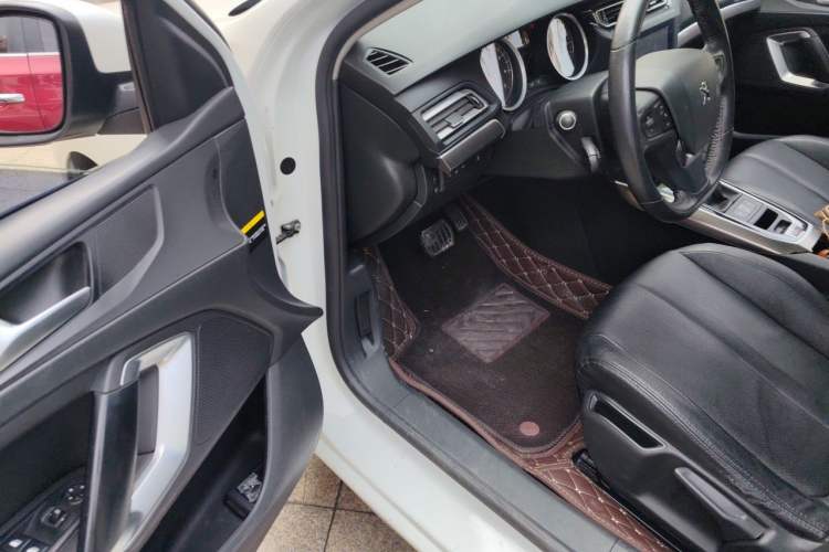 Used Peugeot 408 2014 1.8L Automatic Luxury Edition Interior 3