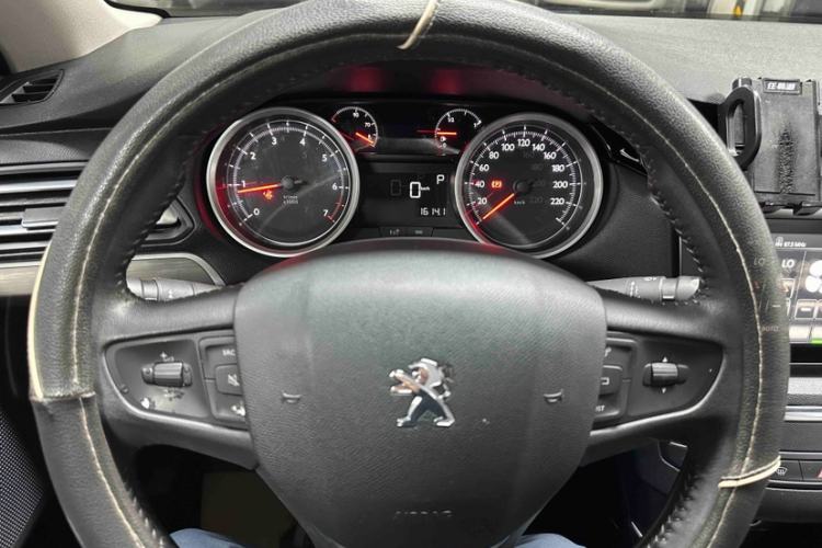 Used Peugeot 408 2014 1.8L Automatic Luxury Edition Interior 3