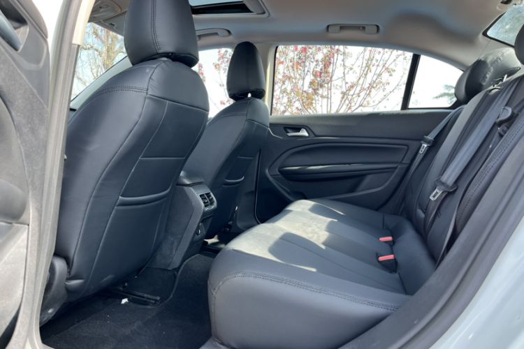 Used Peugeot 408 2014 1.8L Automatic Luxury Edition Interior 3