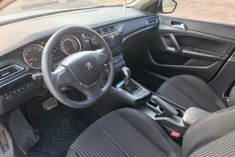 Used Peugeot 408 2014 1.8L Automatic Leading Edition Interior 3