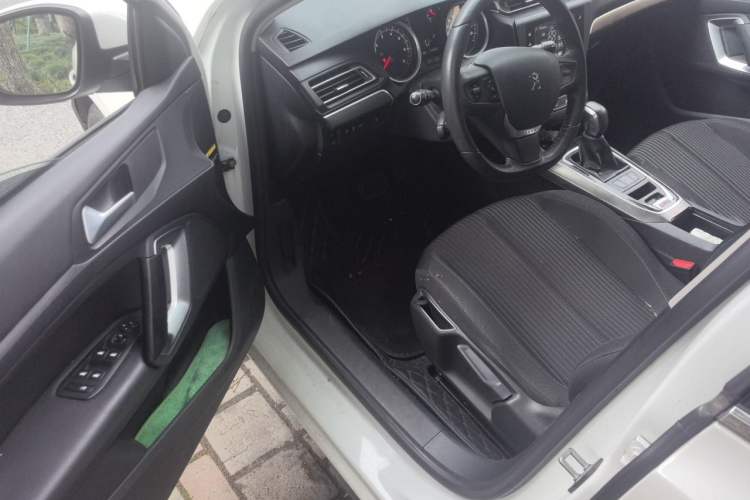 Used Peugeot 408 2014 1.8L Automatic Leading Edition Interior 3