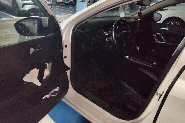 Used Peugeot 408 2014 1.8L Automatic Luxury Edition Interior 3