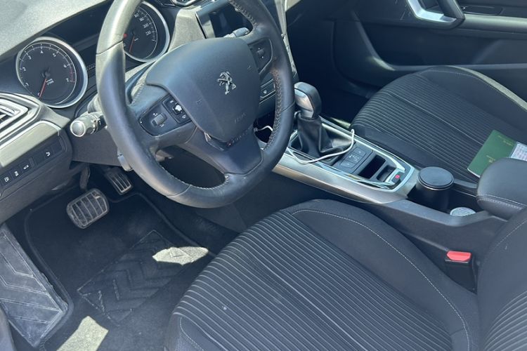 Used Peugeot 408 2014 1.8L Automatic Luxury Edition Interior 3