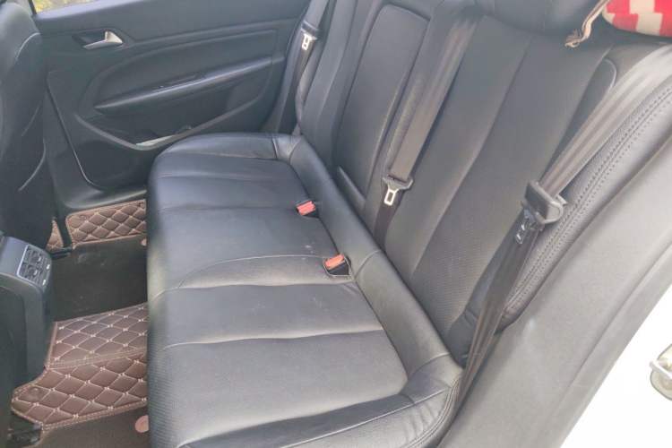 Used Peugeot 408 2014 1.8L Automatic Luxury Edition Interior 4