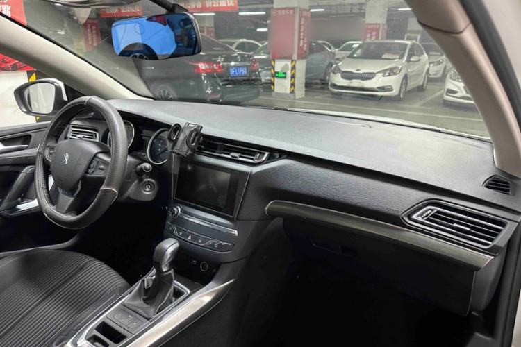 Used Peugeot 408 2014 1.8L Automatic Luxury Edition Interior 4