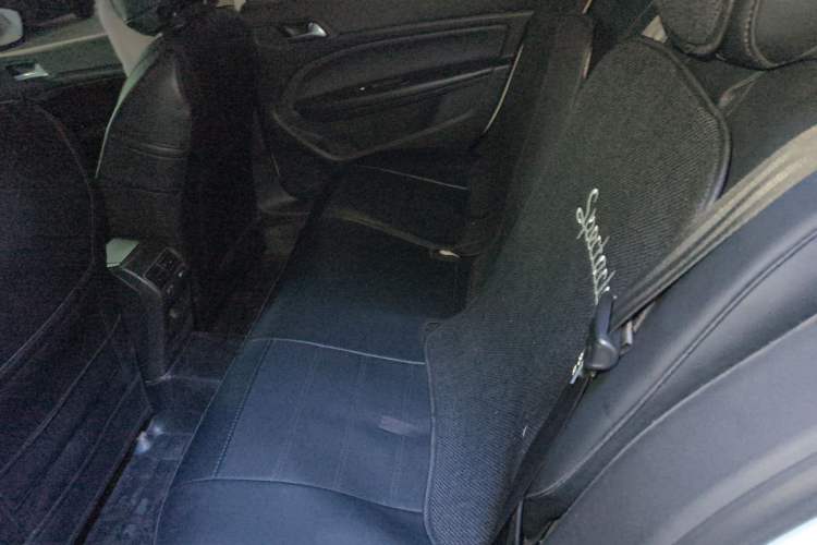 Used Peugeot 408 2014 1.8L Automatic Luxury Edition Interior 4