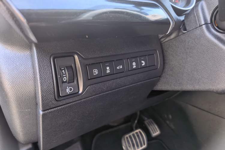 Used Peugeot 408 2014 1.8L Automatic Leading Edition Interior 4