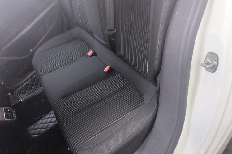 Used Peugeot 408 2014 1.8L Automatic Leading Edition Interior 4