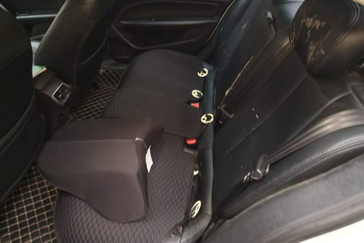 Used Peugeot 408 2014 1.8L Automatic Luxury Edition Interior 4