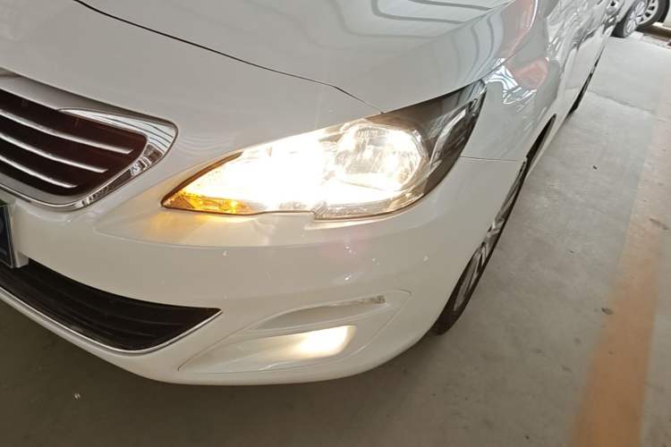 Used Peugeot 408 2014 1.8L Automatic Luxury Edition Left Front Headlight