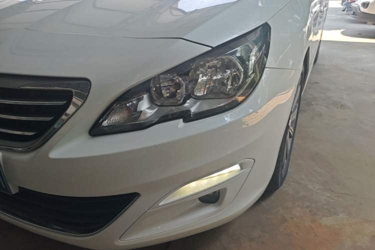 Used Peugeot 408 2014 1.8L Automatic Luxury Edition Left Front Headlight