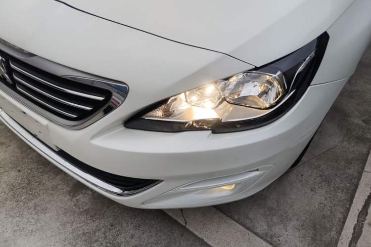 Used Peugeot 408 2014 1.8L Automatic Luxury Edition Left Front Headlight