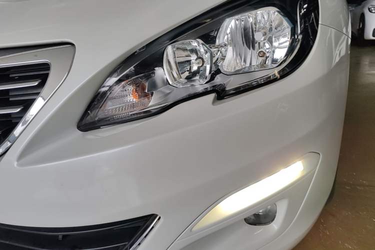 Used Peugeot 408 2014 1.8L Automatic Luxury Edition Left Front Headlight