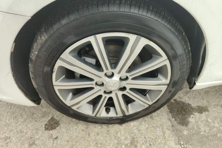 Used Peugeot 408 2014 1.8L Automatic Luxury Edition Left Front Wheel Hub