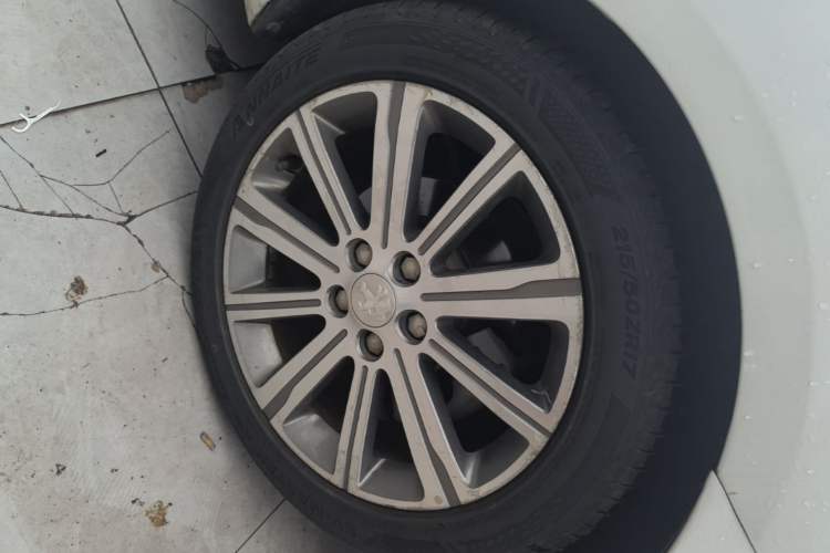 Used Peugeot 408 2014 1.8L Automatic Luxury Edition Left Front Wheel Hub