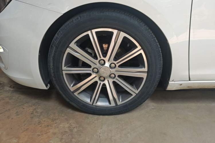 Used Peugeot 408 2014 1.8L Automatic Luxury Edition Left Front Wheel Hub