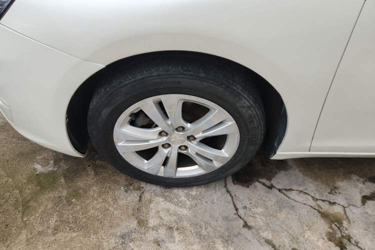 Used Peugeot 408 2014 1.8L Manual Leading Edition Left Front Wheel Hub