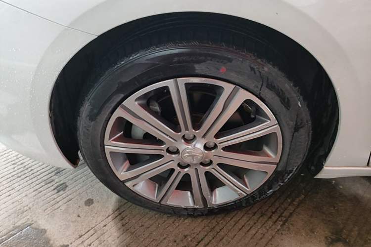 Used Peugeot 408 2014 1.6T Automatic Prestige Edition Left Front Wheel Hub