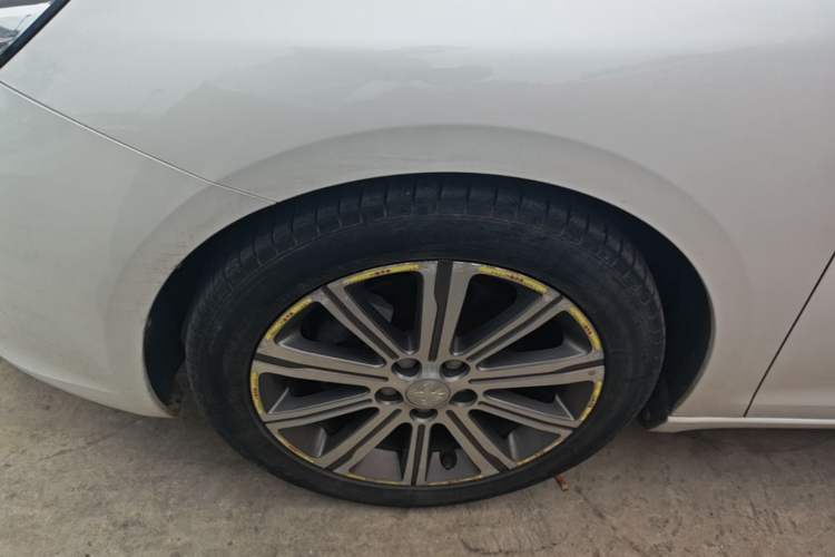 Used Peugeot 408 2014 1.8L Automatic Luxury Edition Left Front Wheel Hub