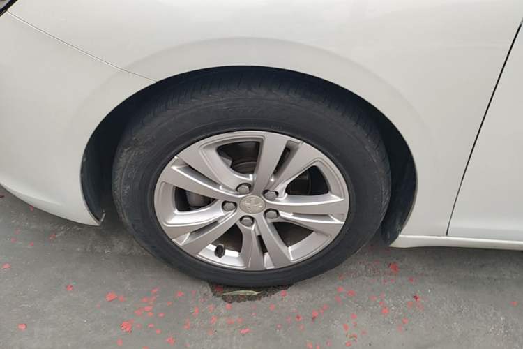 Used Peugeot 408 2014 1.8L Manual Leading Edition Left Front Wheel Hub
