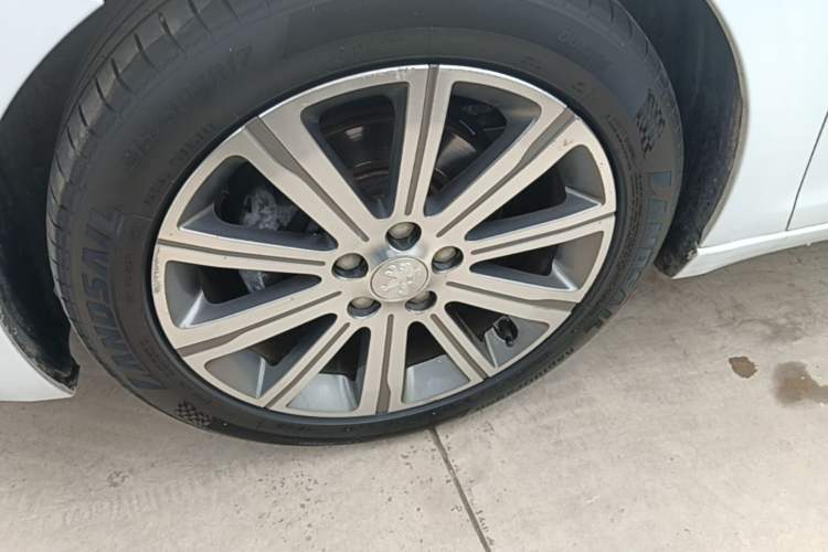 Used Peugeot 408 2014 1.8L Automatic Luxury Edition Left Front Wheel Hub