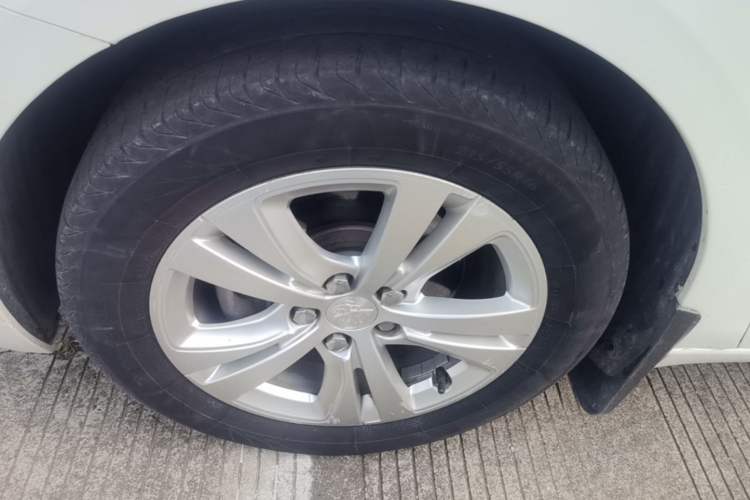 Used Peugeot 408 2014 1.8L Manual Leading Edition Left Front Wheel Hub