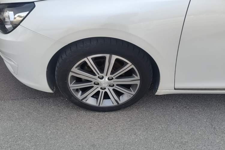 Used Peugeot 408 2014 1.8L Automatic Luxury Edition Left Front Wheel Hub