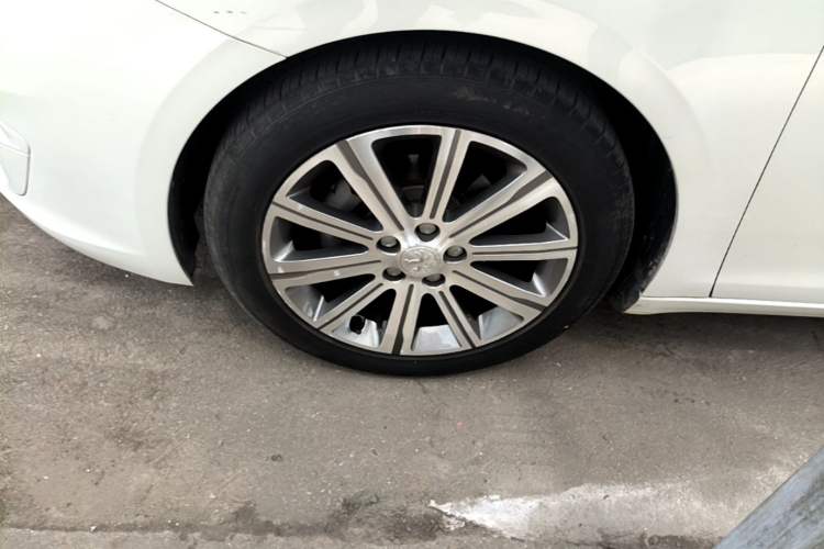 Used Peugeot 408 2014 1.8L Automatic Luxury Edition Left Front Wheel Hub