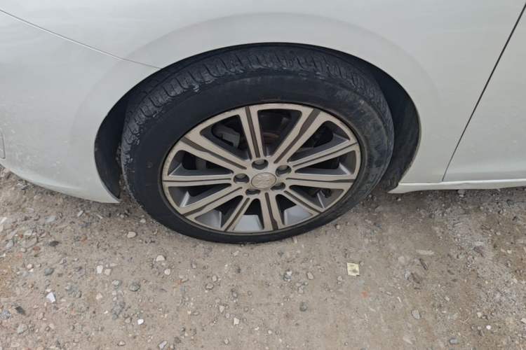 Used Peugeot 408 2014 1.8L Automatic Luxury Edition Left Front Wheel Hub