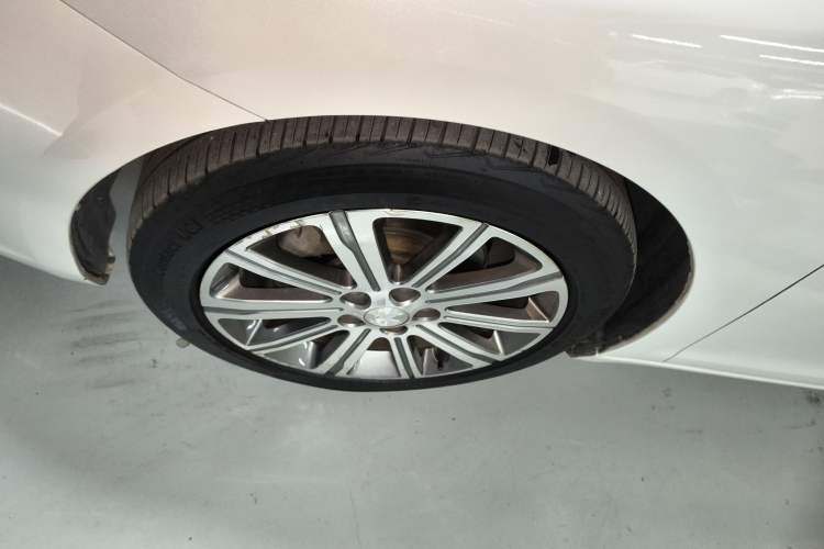 Used Peugeot 408 2014 1.8L Automatic Luxury Edition Left Front Wheel Hub