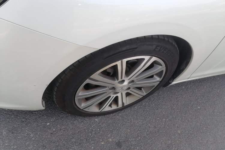 Used Peugeot 408 2014 1.8L Automatic Luxury Edition Left Front Wheel Hub