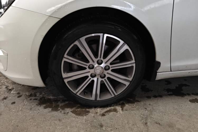 Used Peugeot 408 2014 1.6T Automatic Prestige Edition Left Front Wheel Hub