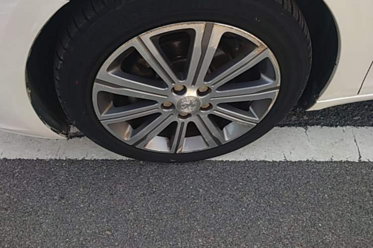 Used Peugeot 408 2014 1.8L Automatic Luxury Edition Left Front Wheel Hub