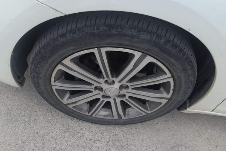 Used Peugeot 408 2014 1.8L Automatic Luxury Edition Left Front Wheel Hub