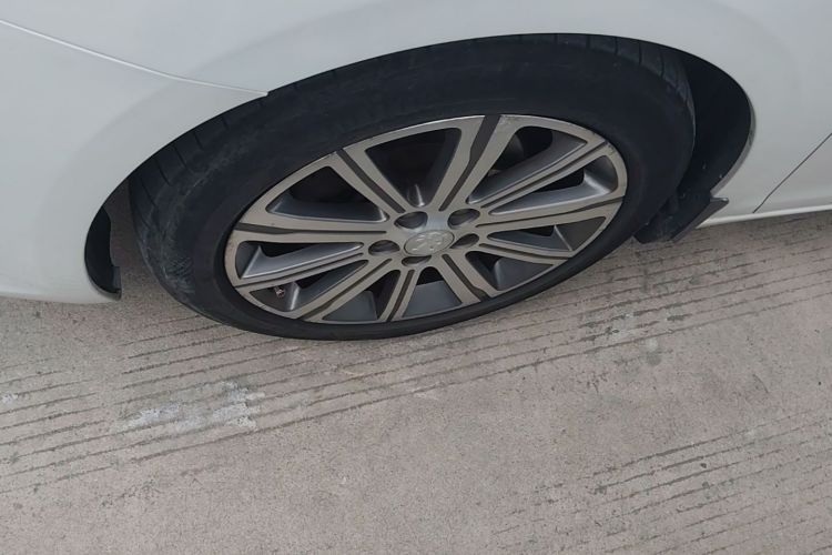 Used Peugeot 408 2014 1.8L Automatic Luxury Edition Left Front Wheel Hub