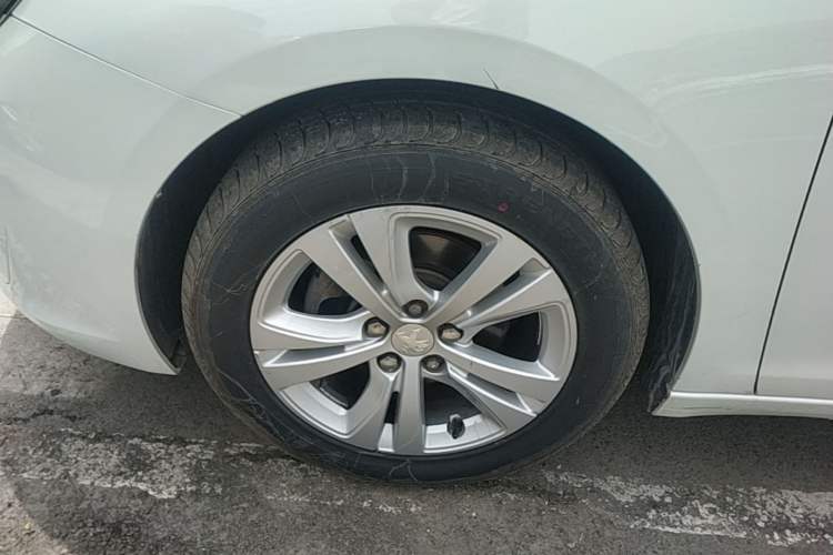 Used Peugeot 408 2014 1.8L Manual Leading Edition Left Front Wheel Hub