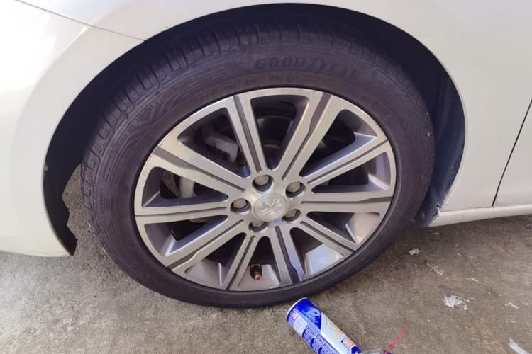 Used Peugeot 408 2014 1.8L Automatic Luxury Edition Left Front Wheel Hub