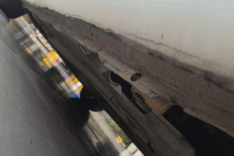Used Peugeot 408 2014 1.8L Automatic Luxury Edition Left Side Sill