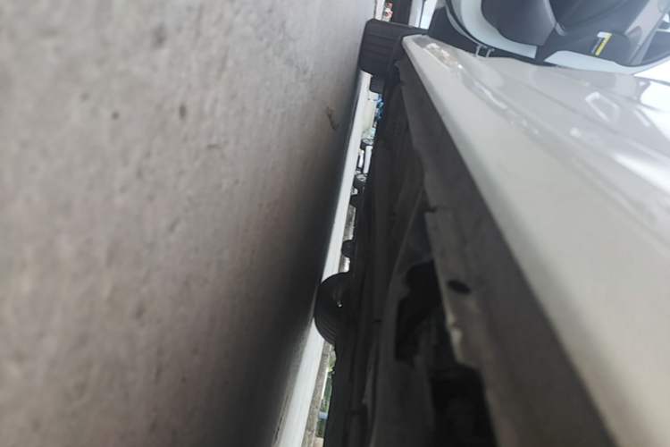 Used Peugeot 408 2014 1.8L Automatic Luxury Edition Left Side Sill