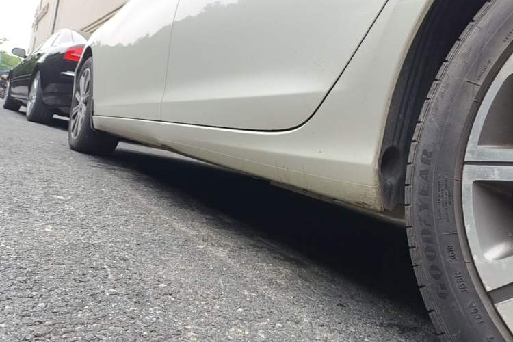 Used Peugeot 408 2014 1.8L Automatic Luxury Edition Left Side Sill