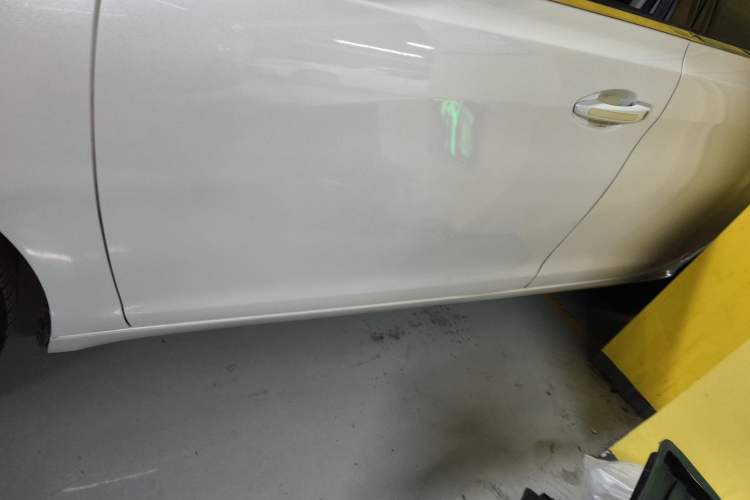 Used Peugeot 408 2014 1.8L Automatic Luxury Edition Left Side Sill