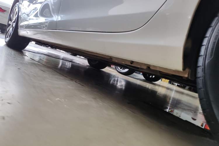 Used Peugeot 408 2014 1.8L Automatic Luxury Edition Left Side Sill