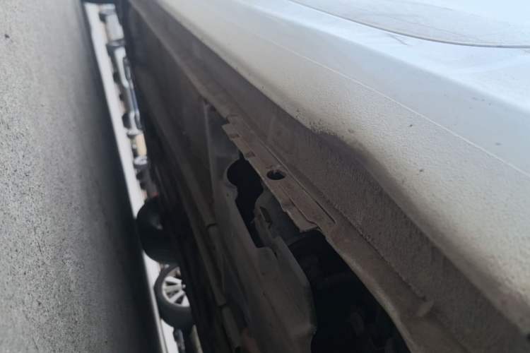 Used Peugeot 408 2014 1.8L Automatic Luxury Edition Left Side Sill