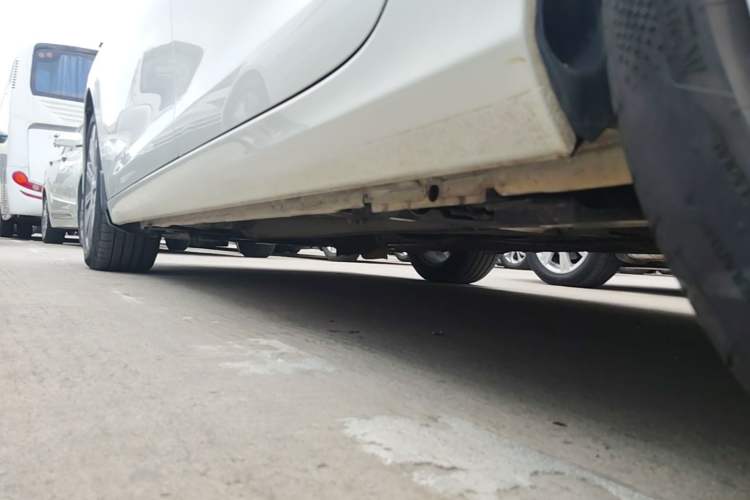 Used Peugeot 408 2014 1.8L Automatic Luxury Edition Left Side Sill