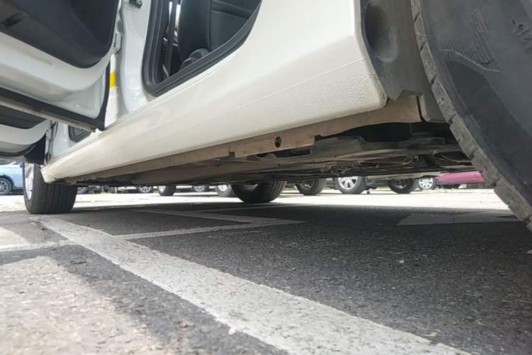 Used Peugeot 408 2014 1.8L Manual Leading Edition Left Side Sill