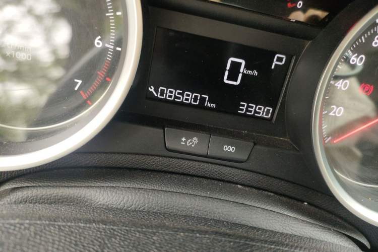 Used Peugeot 408 2014 1.8L Automatic Luxury Edition Odometer Close Up