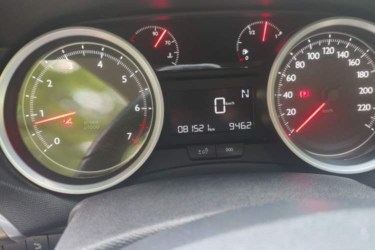 Used Peugeot 408 2014 1.8L Automatic Luxury Edition Odometer Close Up