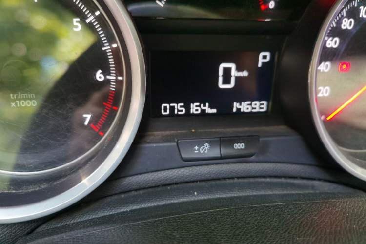 Used Peugeot 408 2014 1.8L Automatic Luxury Edition Odometer Close Up