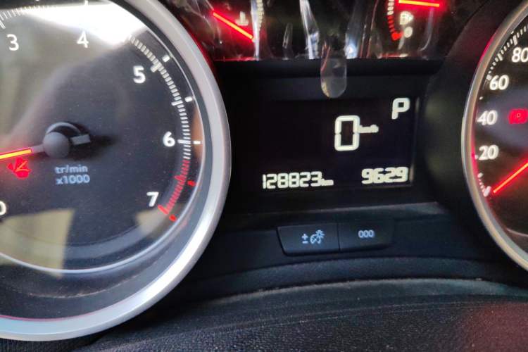 Used Peugeot 408 2014 1.8L Automatic Luxury Edition Odometer Close Up