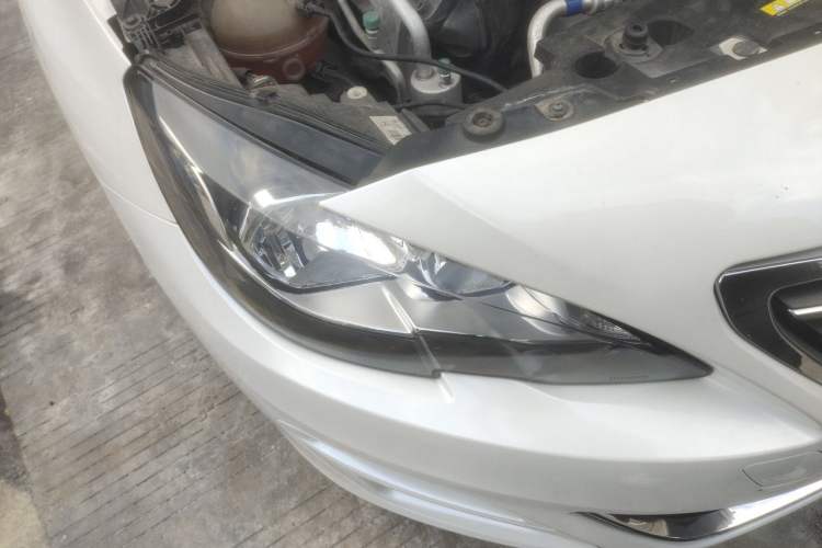 Used Peugeot 408 2014 1.8L Automatic Leading Edition Right Front Headlight